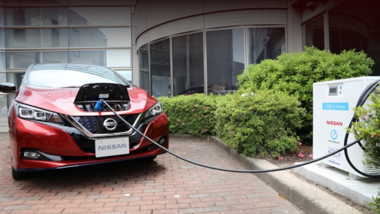 Jaunās litija baterijas Nissan veiksmīgi reklamē